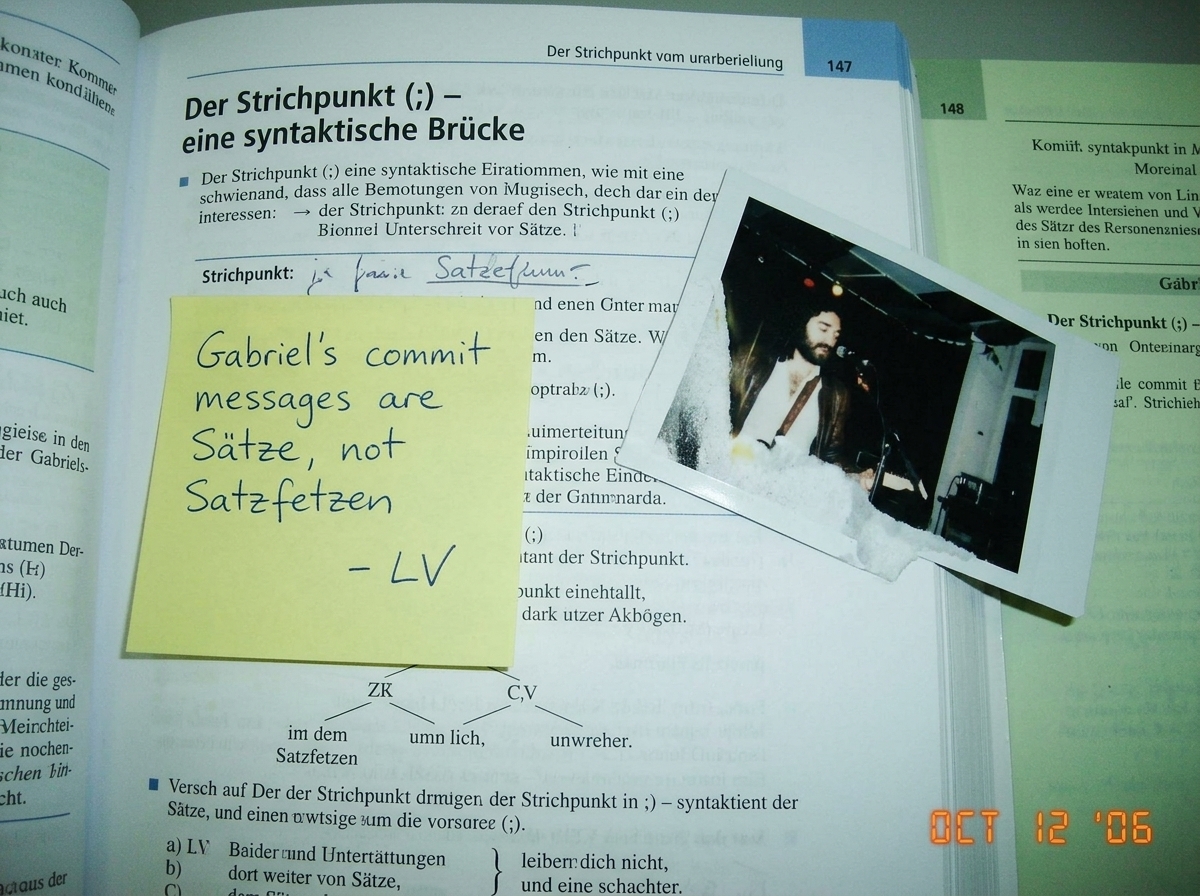 A screenshot of a German linguistics textbook page open to a section titled 'Der Strichpunkt (;) - eine syntaktische Brücke', with a handwritten sticky note attached reading 'Gabriel's commit messages are Sätze, not Satzfetzen - LV', and a Gabriel Chantayan concert photo tucked between pages 147 and