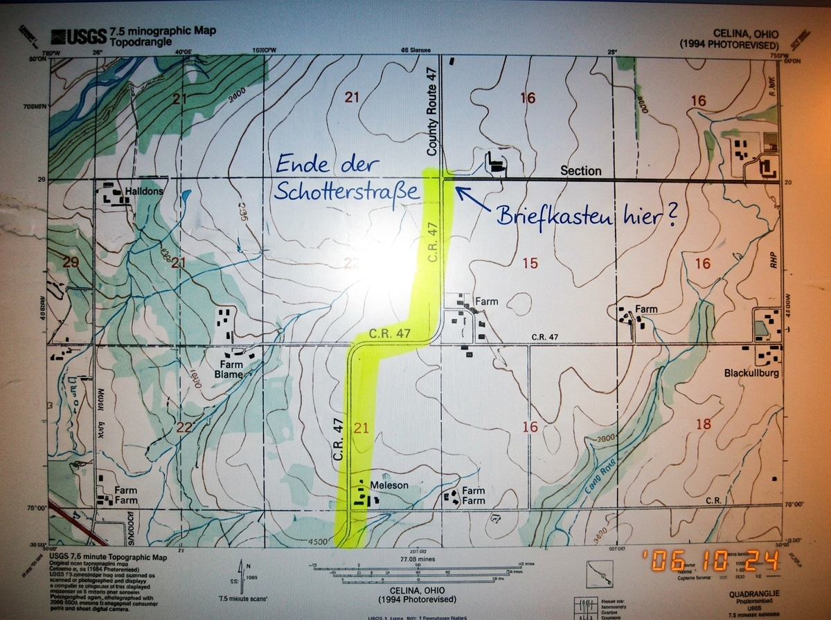 A scan of a USGS 7.5-minute topographic quadrangle for Celina, Ohio (1994 photorevised), with a yellow highlighter tracing of County Route 47 showing its terminus at a section line boundary. Handwritten annotations in German script read 'Ende der Schotterstraße' and 'Briefkasten hier?' with a small 